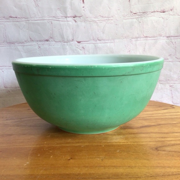 Vintage 1940’s Pyrex 403 Green Mixing Bowl - 2 1/2 Quart - Picture 1 of 8